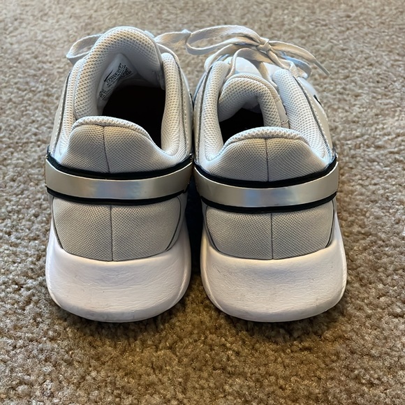 Nike Legend Essential 2 Premium Sneakers - Picture 3 of 7